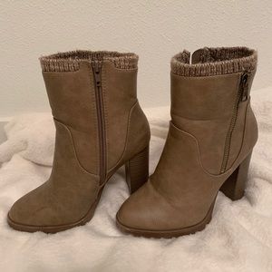 Shoe Dazzle Sweater Heeled Booties Sz 7